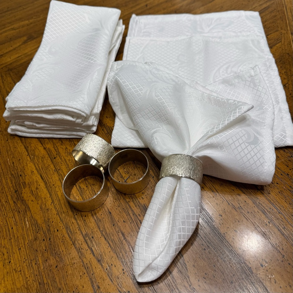 White Dinner Napkins & Rings- 8 napkins & 4 silver rings.